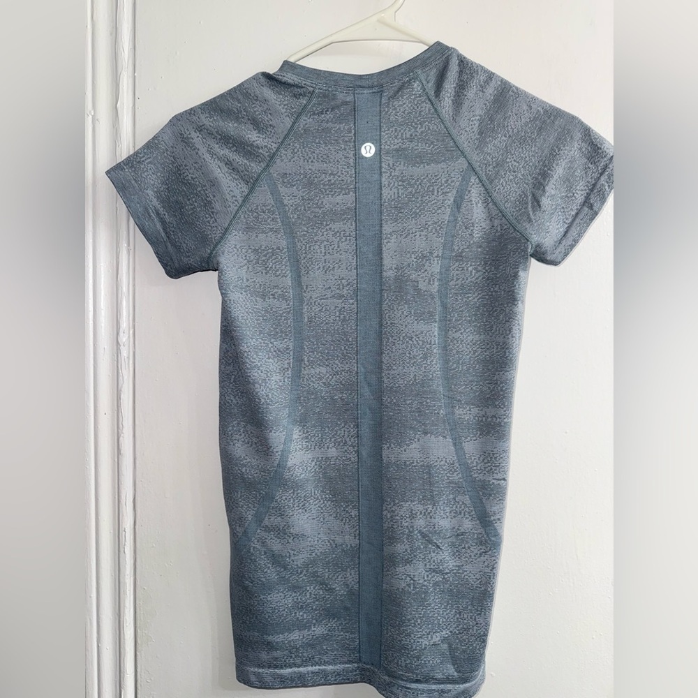 Lululemon Swiftly Speed Short Sleeve size 4 - Picture 10 of 11
